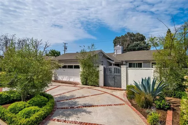 407 Cabrillo ST, Costa Mesa, CA 92627