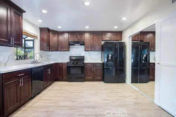 Woodland Hills, CA 91364,21805 Providencia ST