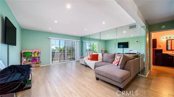 Encino, CA 91316,5460 White Oak AVE D302