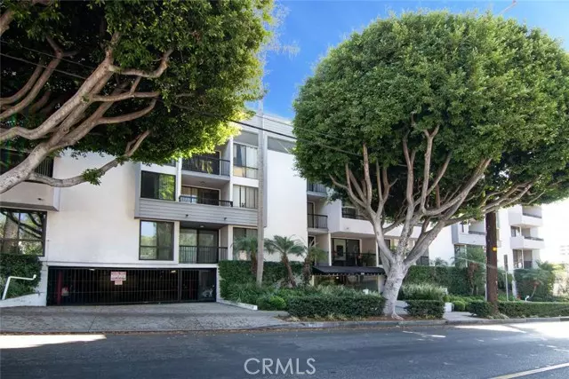 906 N Doheny DR 214, West Hollywood, CA 90069