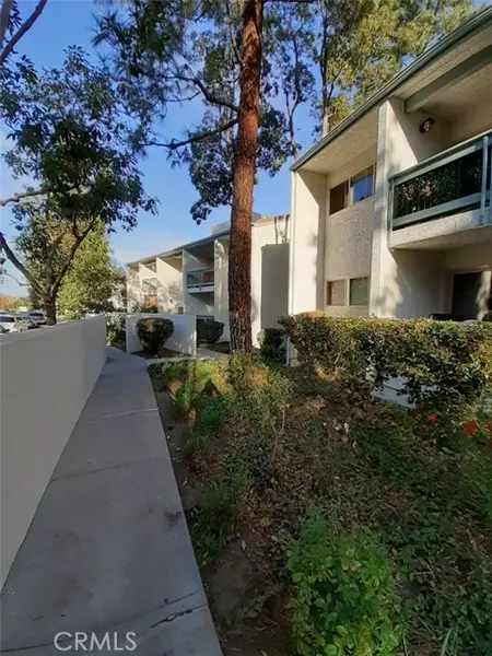 4624 Park Granada 74, Calabasas, CA 91302