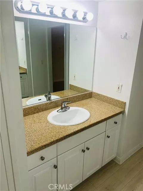 Woodland Hills, CA 91367,21500 Burbank BLD 319