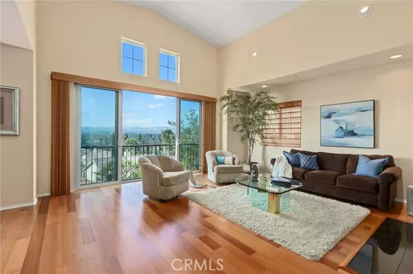 Woodland Hills, CA 91367,5711 Como CIR