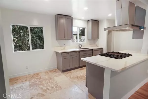 Lake Balboa, CA 91406,15942 Vose ST