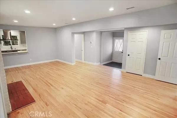 Lake Balboa, CA 91406,15942 Vose ST