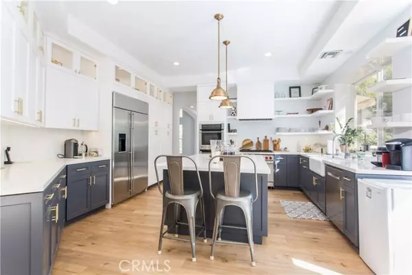 24736 Calvert ST, Woodland Hills, CA 91367