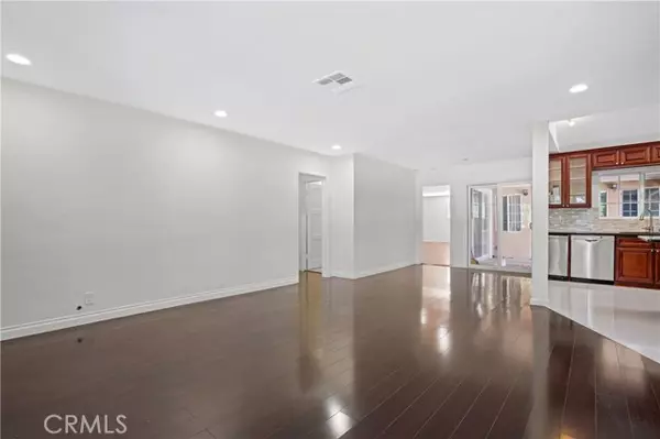 Woodland Hills, CA 91364,21860 Dumetz RD