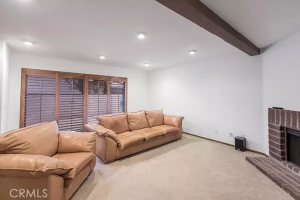 Woodland Hills, CA 91367,5800 Owensmouth AVE 30