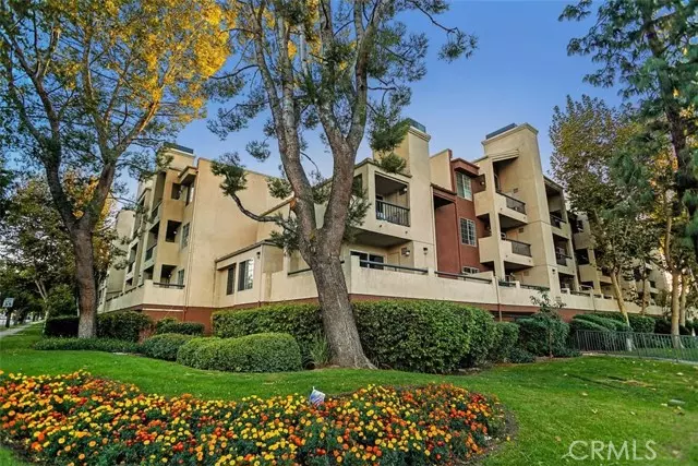 Woodland Hills, CA 91367,21400 Burbank BLD 122