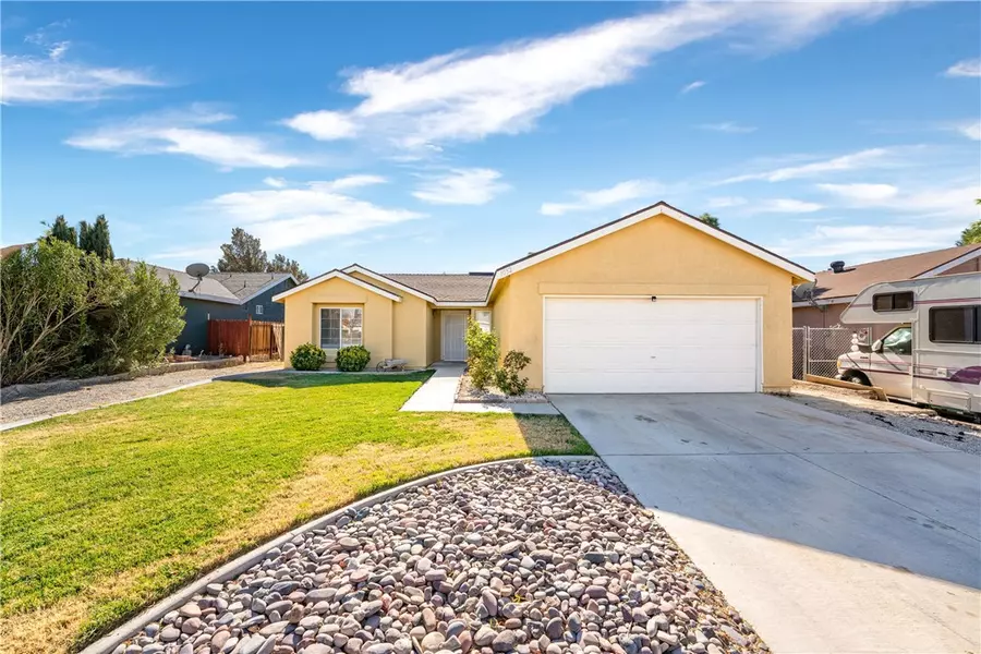 1032 Oakwood LN, Rosamond, CA 93560