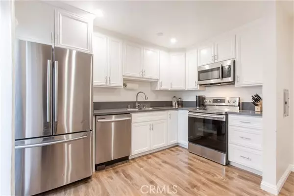 Van Nuys, CA 91405,7320 Lennox AVE H3