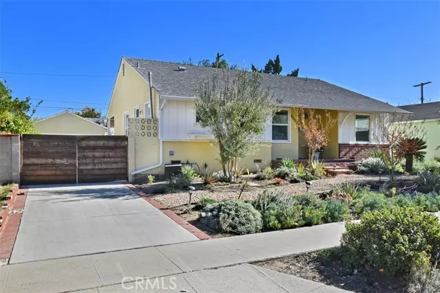 8052 Genesta AVE, Lake Balboa, CA 91406