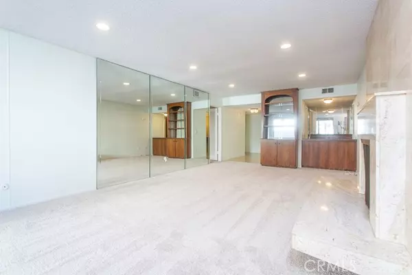 Encino, CA 91316,5330 Lindley AVE 202