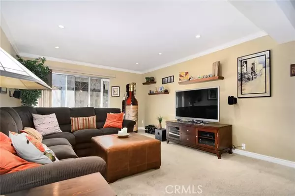 Encino, CA 91316,5460 White Oak AVE C208