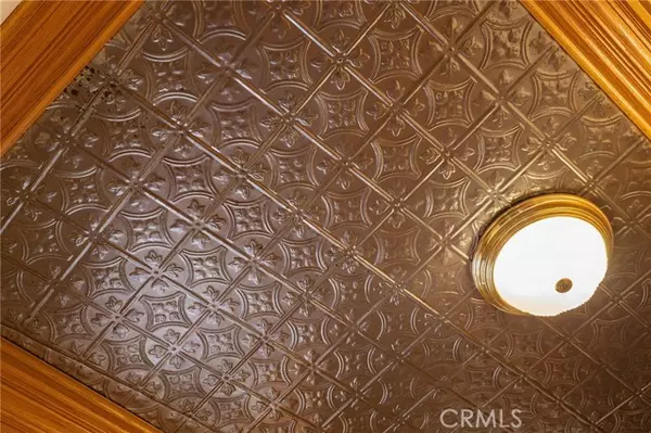 Woodland Hills, CA 91367,23121 Ostronic DR