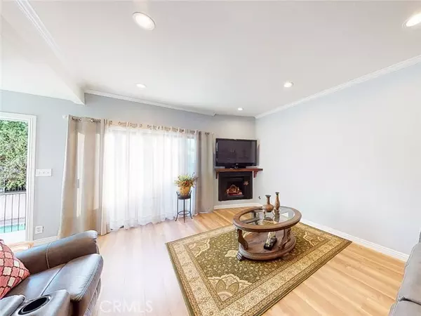 Van Nuys, CA 91406,7550 Zombar AVE 21