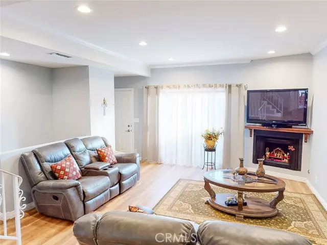 7550 Zombar AVE 21, Van Nuys, CA 91406