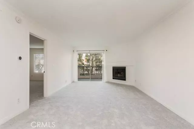 Woodland Hills, CA 91367,5510 Owensmouth AVE 226