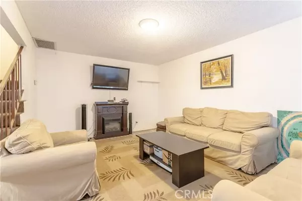 Van Nuys, CA 91405,7320 Lennox AVE F3