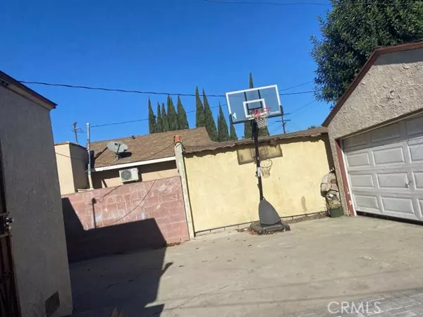 South Gate, CA 90280,9536 San Juan AVE