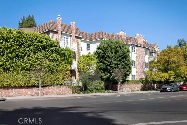 Toluca Lake, CA 91602,4401 Moorpark WAY 110