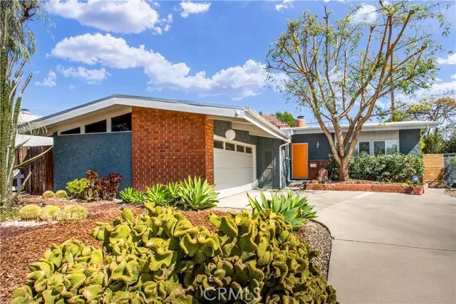 7338 Leescott AVE, Lake Balboa, CA 91406