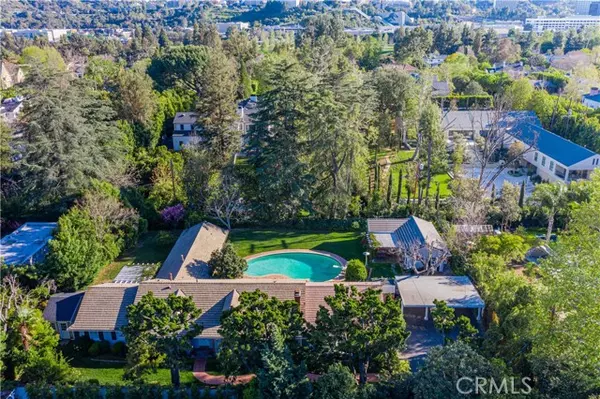 Toluca Lake, CA 91602,10248 Moorpark ST