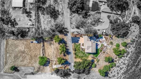 24933 Hacienda LN, Newhall, CA 91321