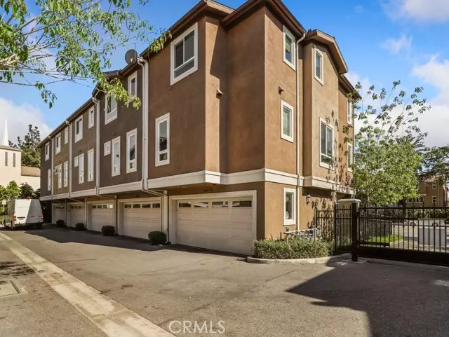 14667 1/2 Sherman WAY, Van Nuys, CA 91405