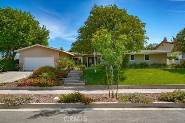 23625 Neargate DR, Newhall, CA 91321