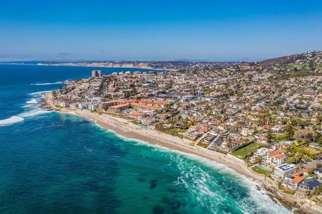 La Jolla, CA 92037,303 Sea LN