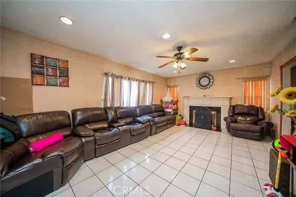 South Gate, CA 90280,2422 Glenwood PL