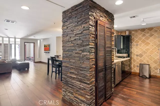 Santa Monica, CA 90403,1040 4th ST 112