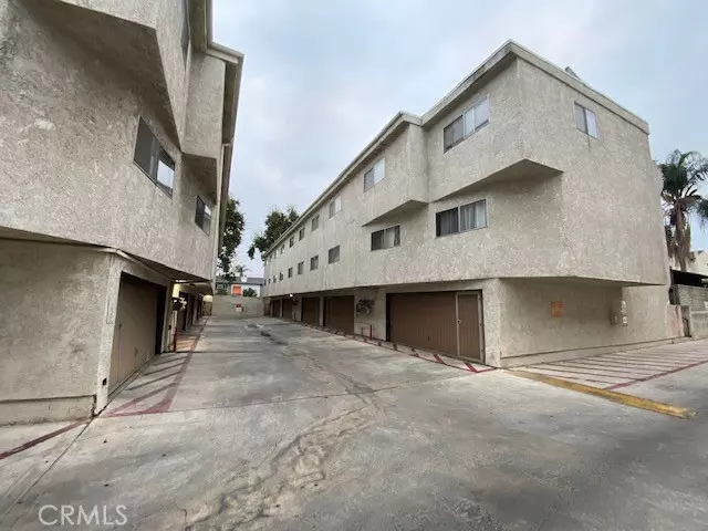 7439 Woodman AVE 28, Van Nuys, CA 91405