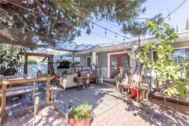 15937 Wyandotte ST, Van Nuys, CA 91406