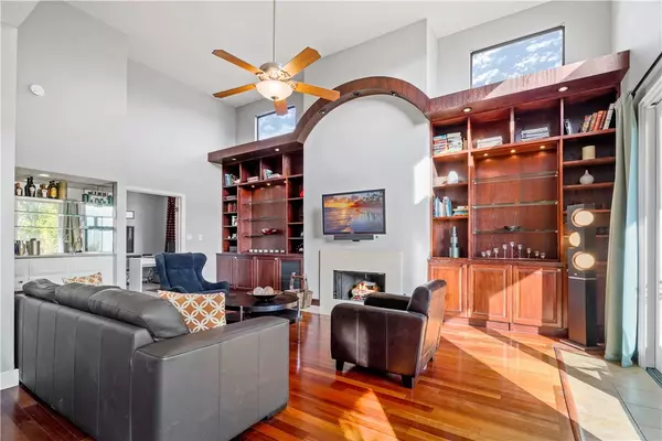 Toluca Lake, CA 91602,11322 Camarillo ST 302