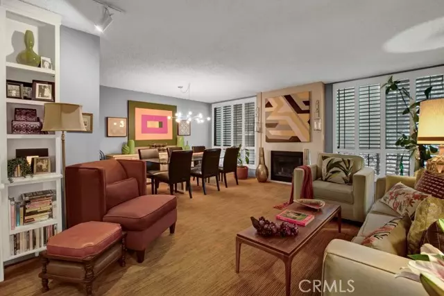927 N Kings RD 107, West Hollywood, CA 90069