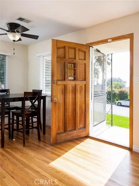 La Crescenta, CA 91214,2907 Los Olivos LN