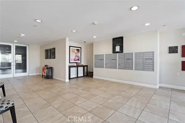 Toluca Lake, CA 91602,10878 Bloomfield ST 201