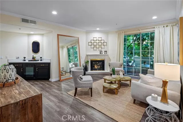 7218 Hillside AVE 206, West Hollywood, CA 90046