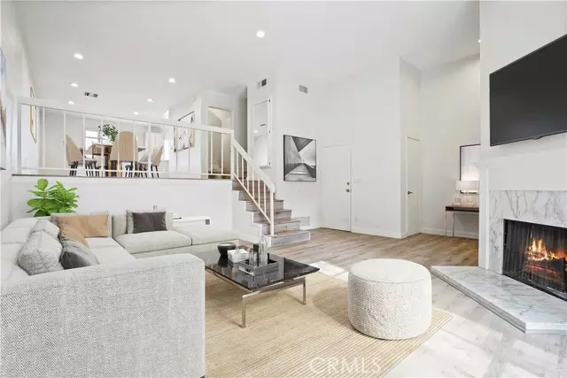 21019 Gresham ST 21, Canoga Park, CA 91304