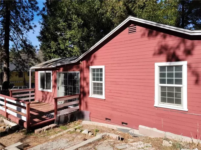 390 Redwood DR, Crestline, CA 92325