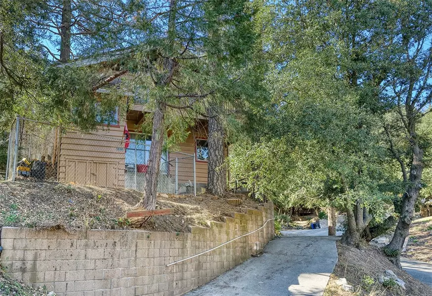 23630 Manzanita DR, Crestline, CA 92325