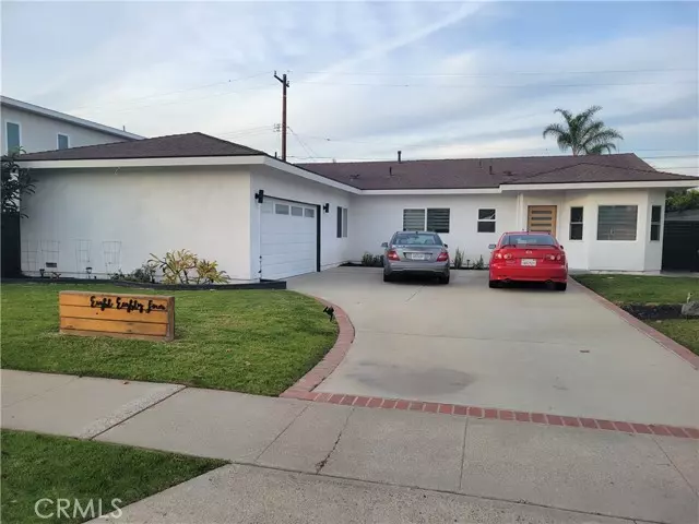 884 Senate ST, Costa Mesa, CA 92627