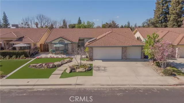 358 Amber AVE, Clovis, CA 93611