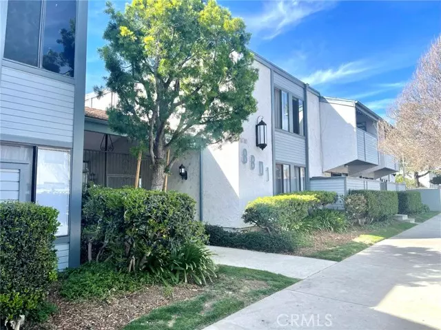 8801 Independence AVE 13, Canoga Park, CA 91304
