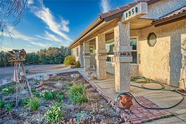 8950 Elm ST, Phelan, CA 92371