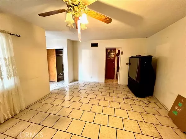 Canoga Park, CA 91303,21719 Hart ST