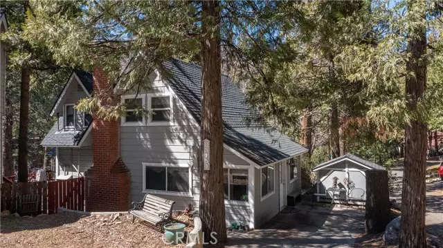 25154 Moon DR, Crestline, CA 92325