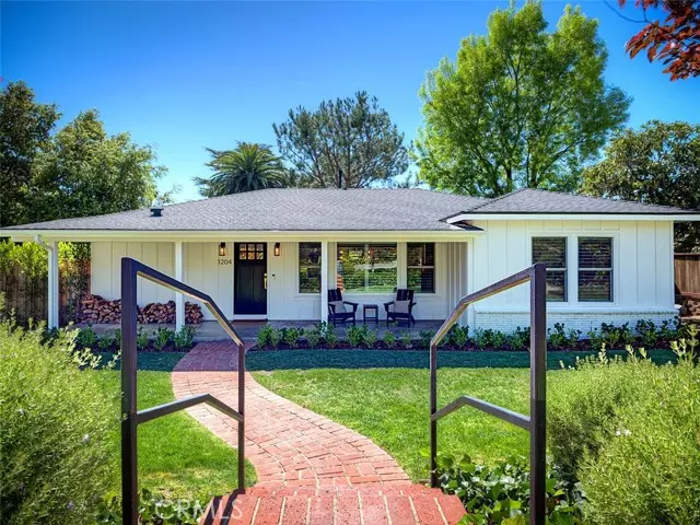 1204 Pequena LN, La Canada Flintridge, CA 91011